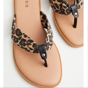 Leopard Canvas Flip Flop Sz 9.5 WW